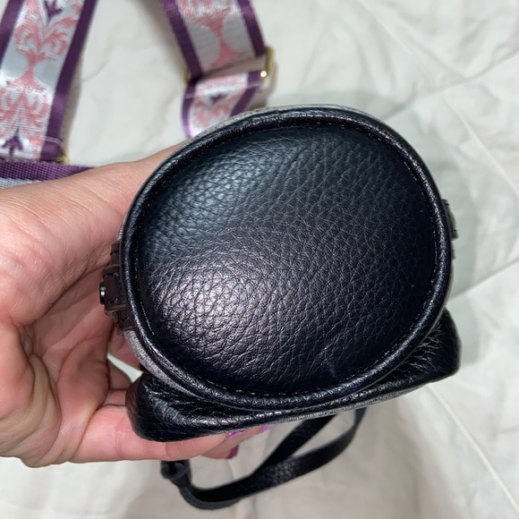 Nwot Aimee Kestenberg heathered On Top Of The World Water Bottle Crossbody B - Picture 12 of 12